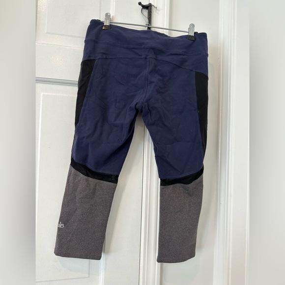 Alo cropped navy/grey/black mesh leggings - Picture 3 of 3